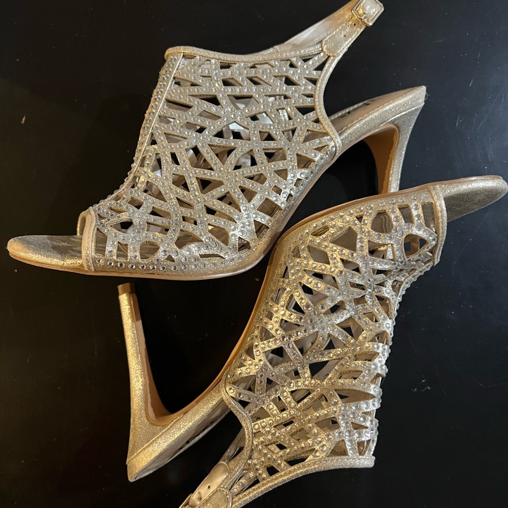 Chic Gold Women's Heels with Cutout Design